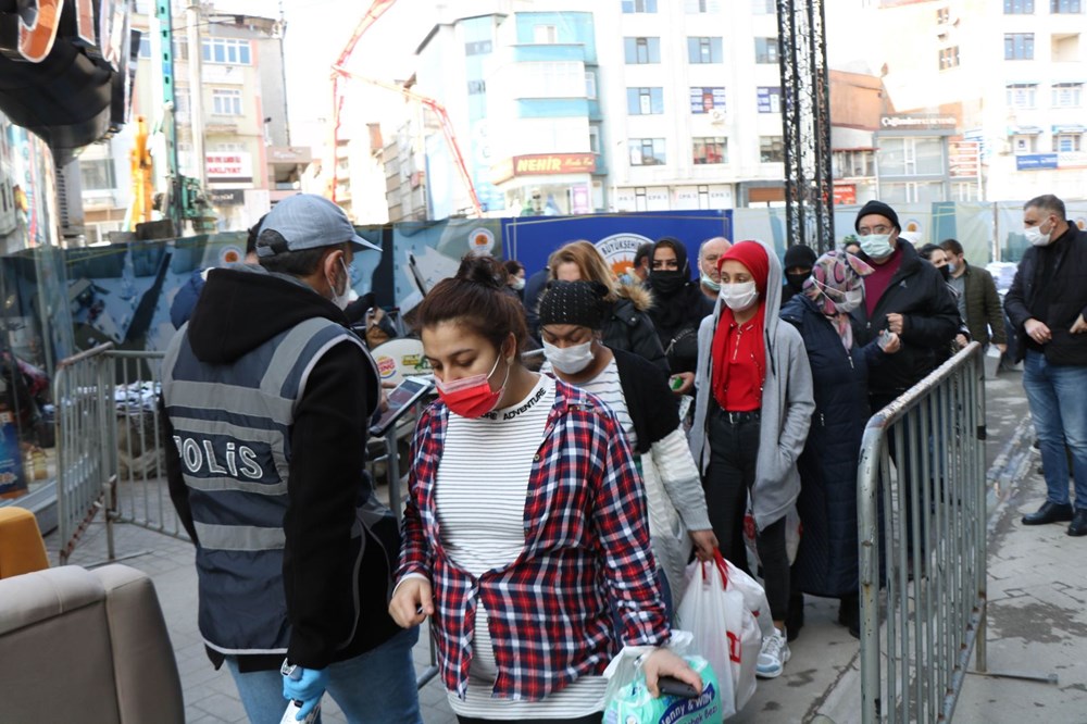 'Kırmızı' alarm veren Samsun'da önlemler de kuyruklar da arttı - 84604