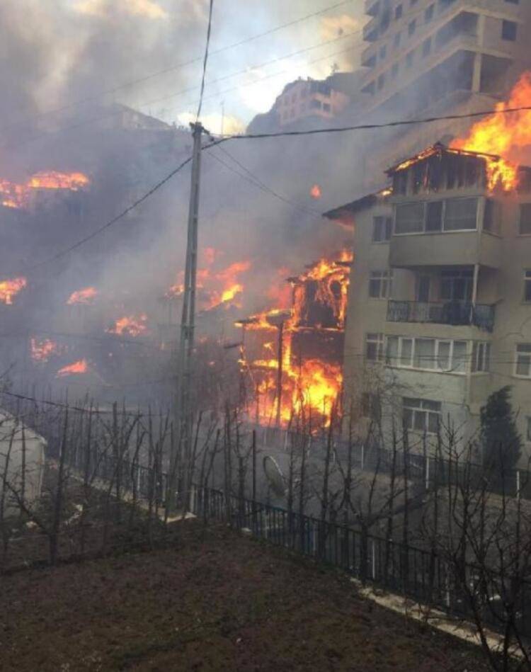 Havadan müdahale talep edildi… Artvin’de yangın 50 eve sıçradı - 5