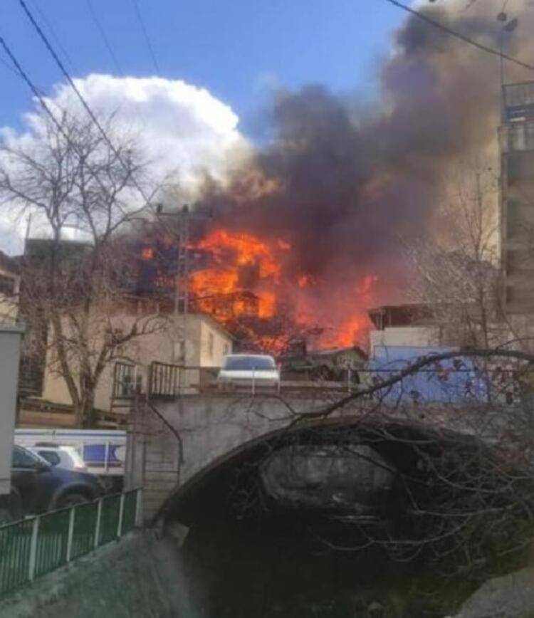 Havadan müdahale talep edildi… Artvin’de yangın 50 eve sıçradı - 6