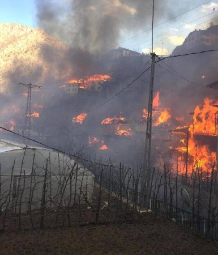 Havadan müdahale talep edildi… Artvin’de yangın 50 eve sıçradı - 8