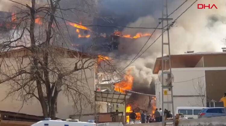 Havadan müdahale talep edildi… Artvin’de yangın 50 eve sıçradı - 2