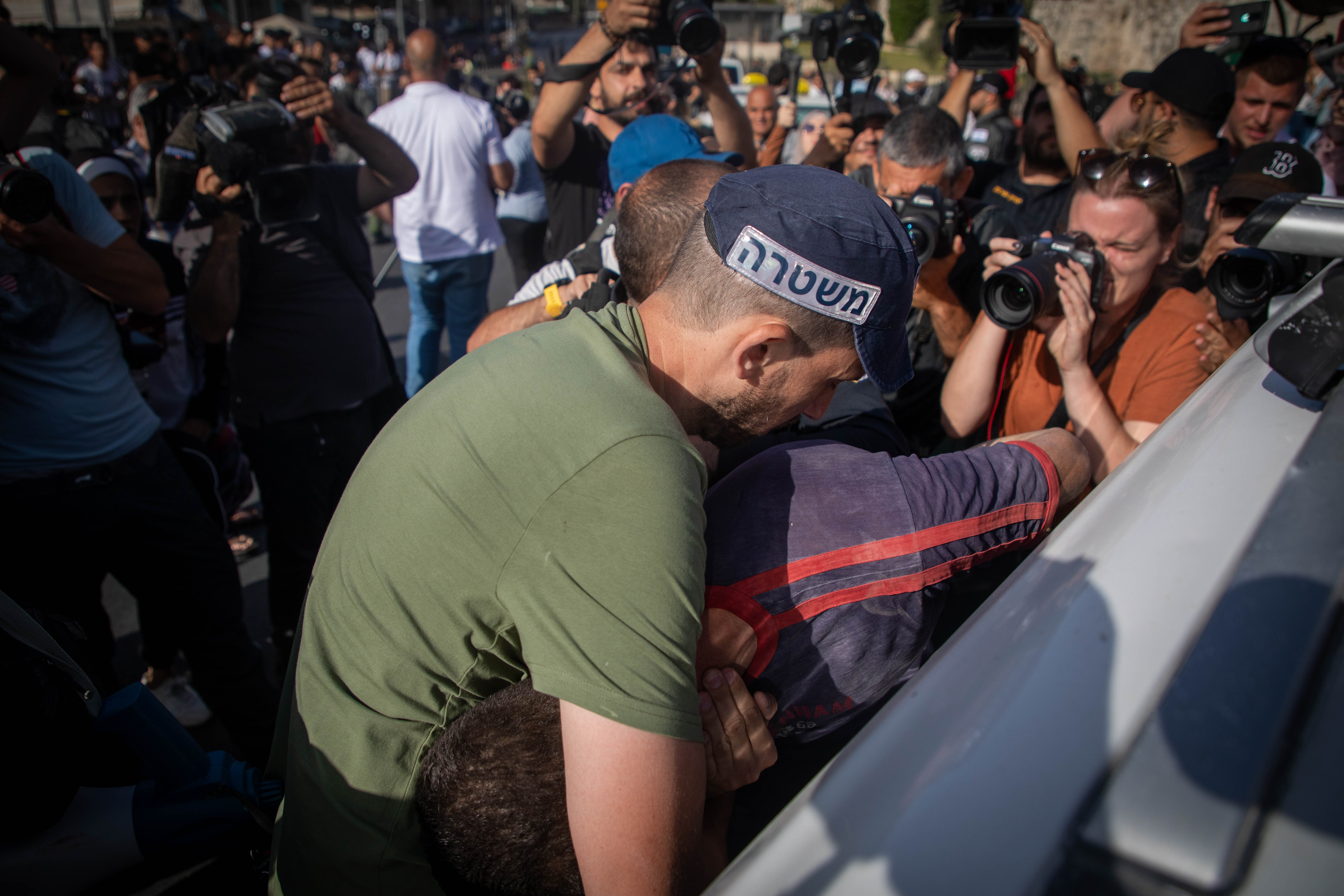 İsrail polisi, aşırı sağcı milletvekiline tepki gösteren Filistinlilere saldırdı - 6