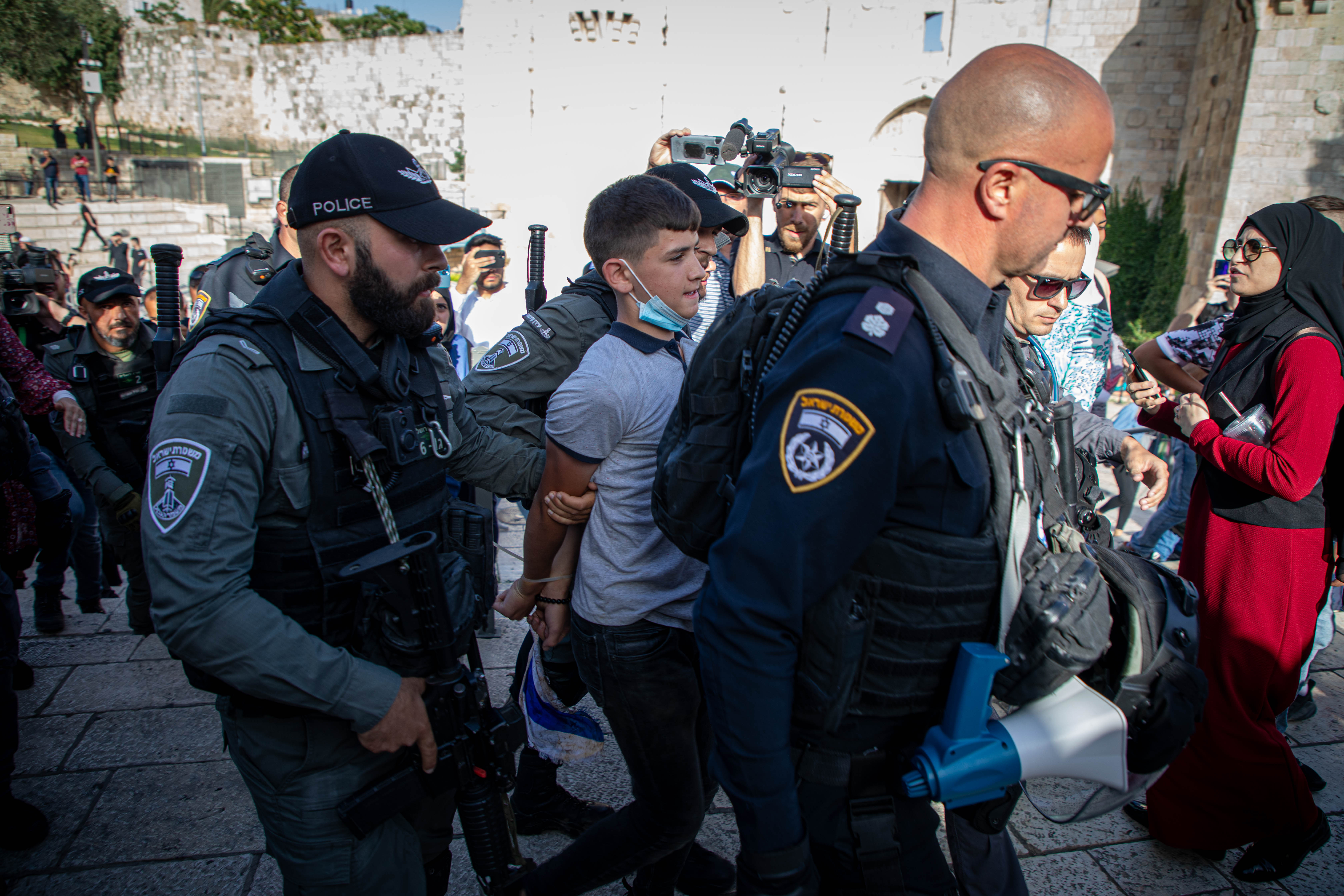 İsrail polisi, aşırı sağcı milletvekiline tepki gösteren Filistinlilere saldırdı