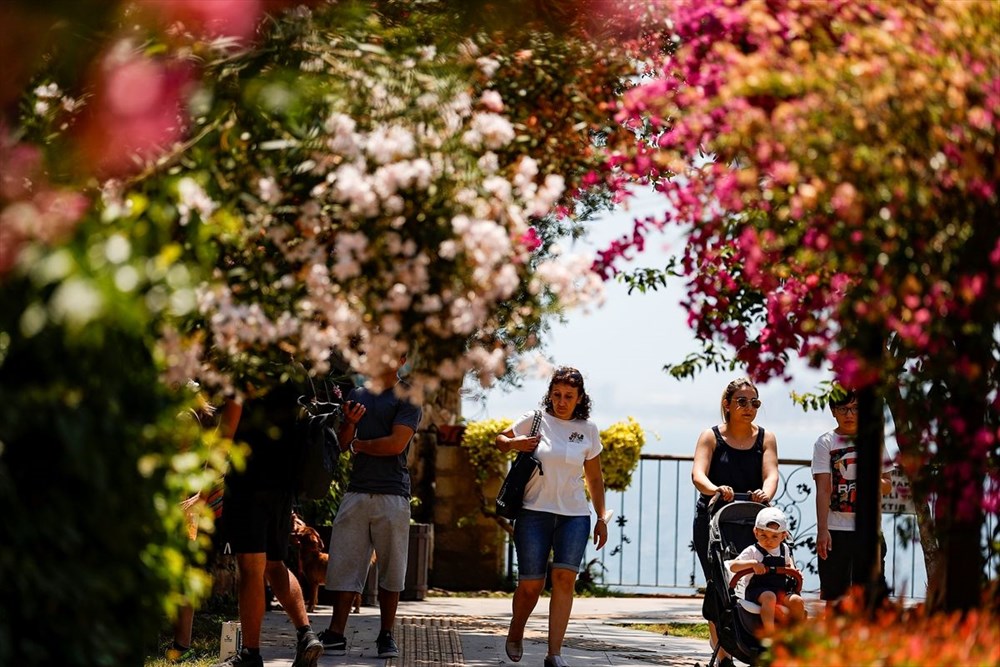 Covid-19 vakalarının düşmesi ve aşılamanın artması turizmi hareketlendirdi - 2