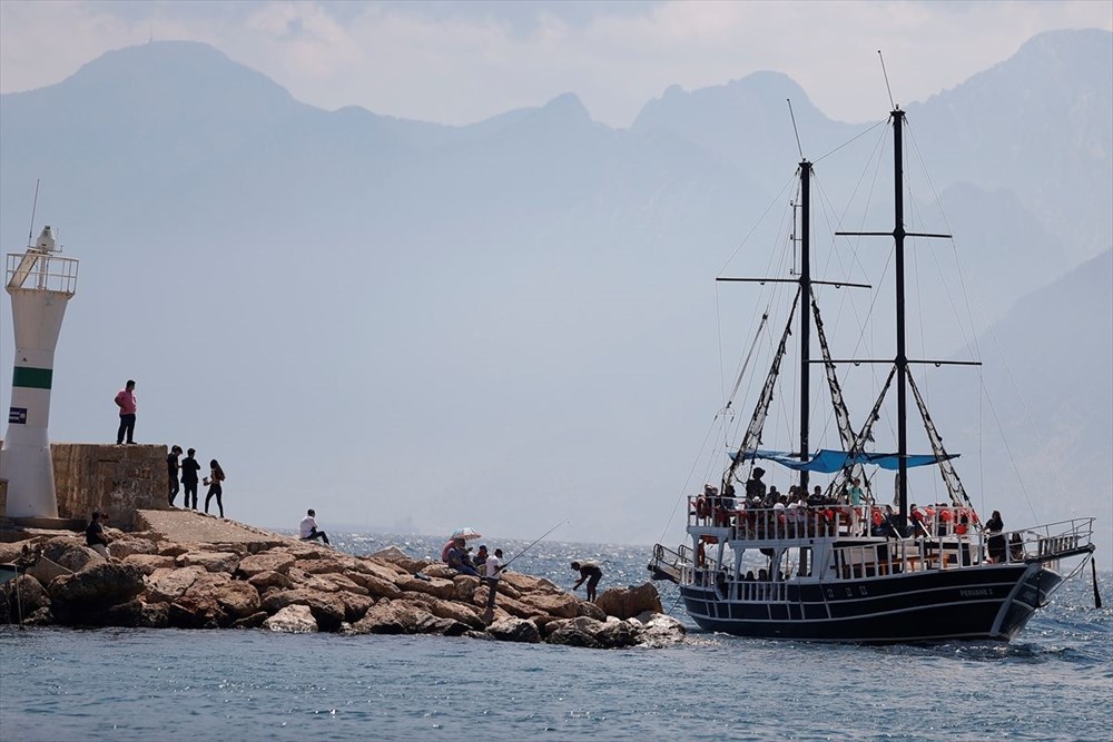 Covid-19 vakalarının düşmesi ve aşılamanın artması turizmi hareketlendirdi - 4
