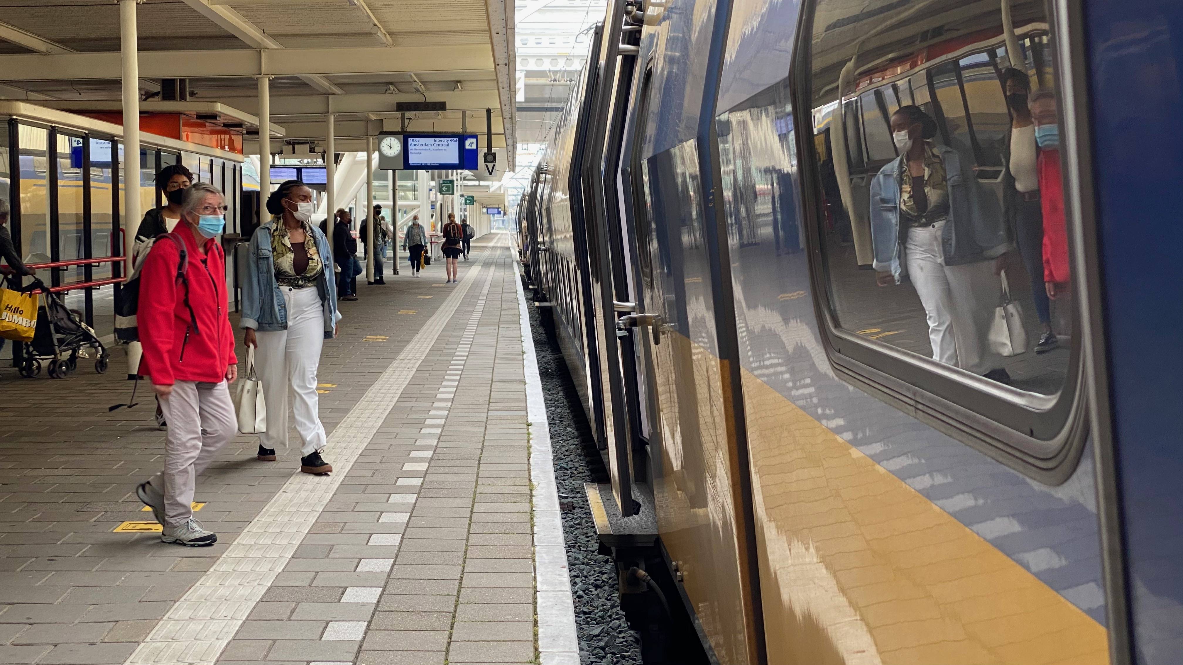 Hollanda'da maske zorunluluğu kalktı - 1