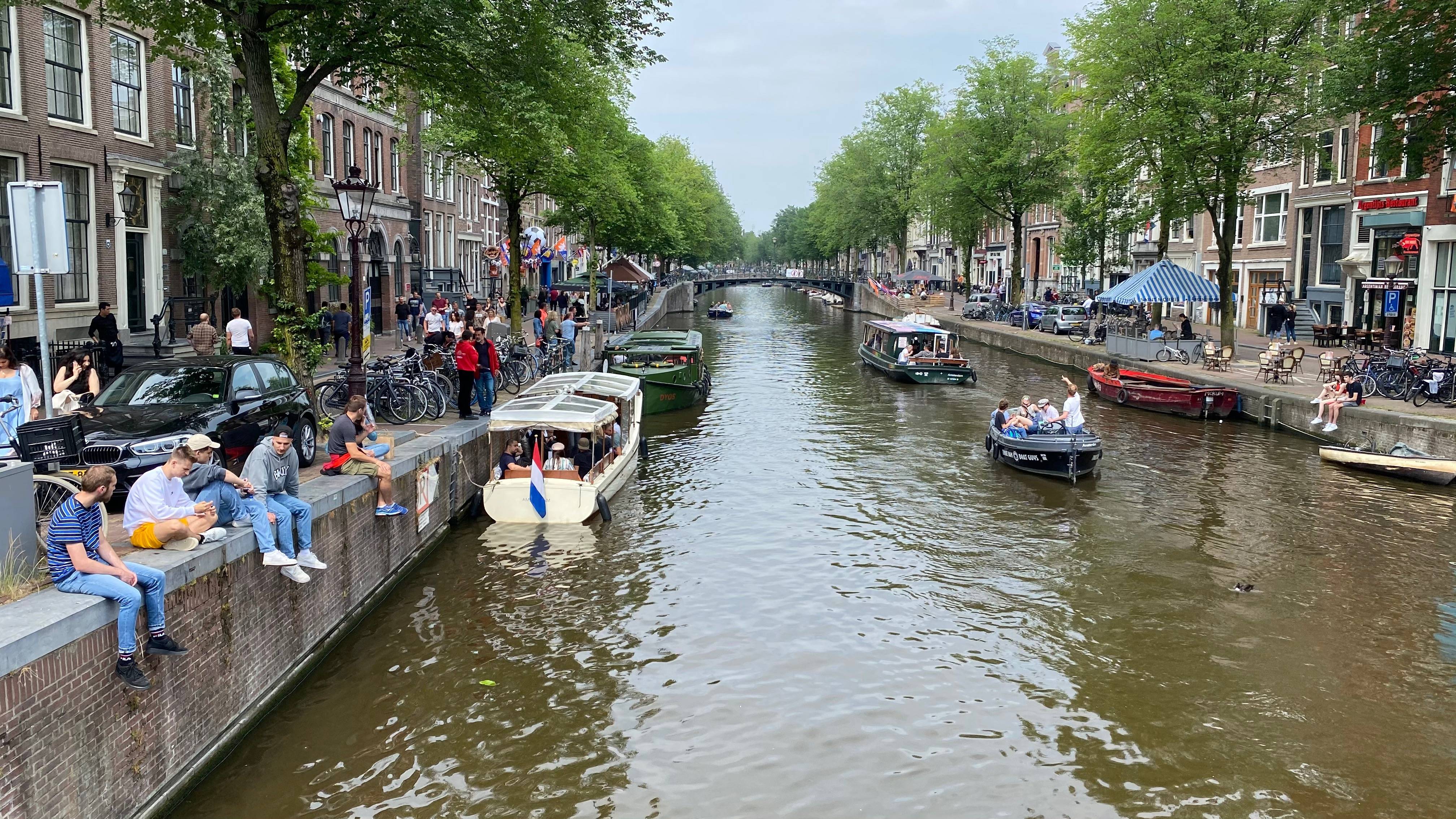 Hollanda'da maske zorunluluğu kalktı - 2