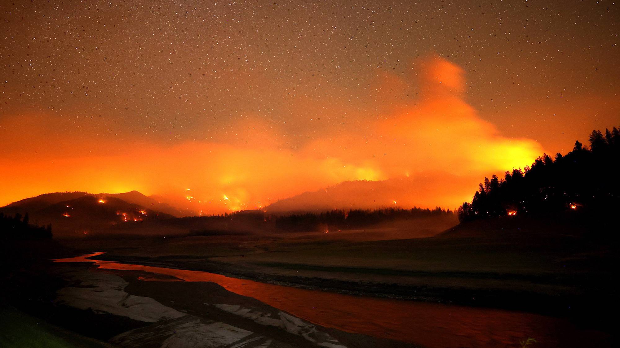 Kaliforniya orman yangınlarına teslim: Onlarca ev kül oldu! - 8