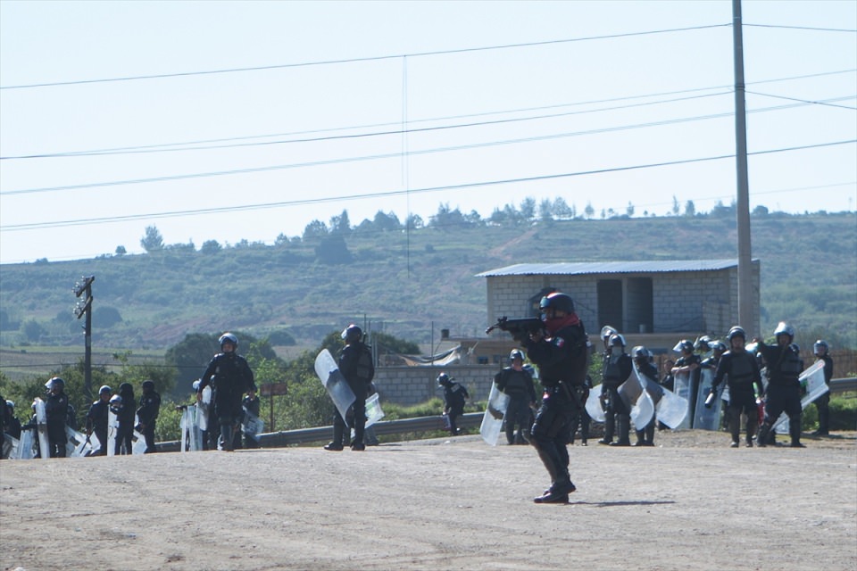 Meksika karıştı: 6 ölü - 22