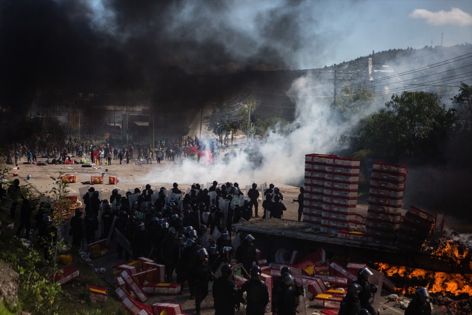 Meksika karıştı: 6 ölü - 23