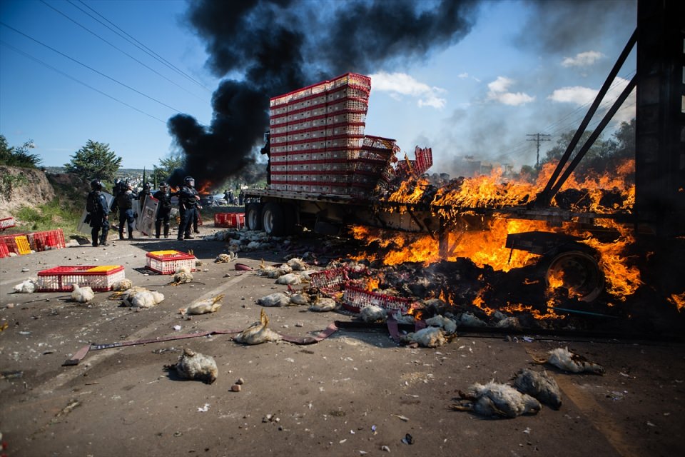 Meksika karıştı: 6 ölü - 27