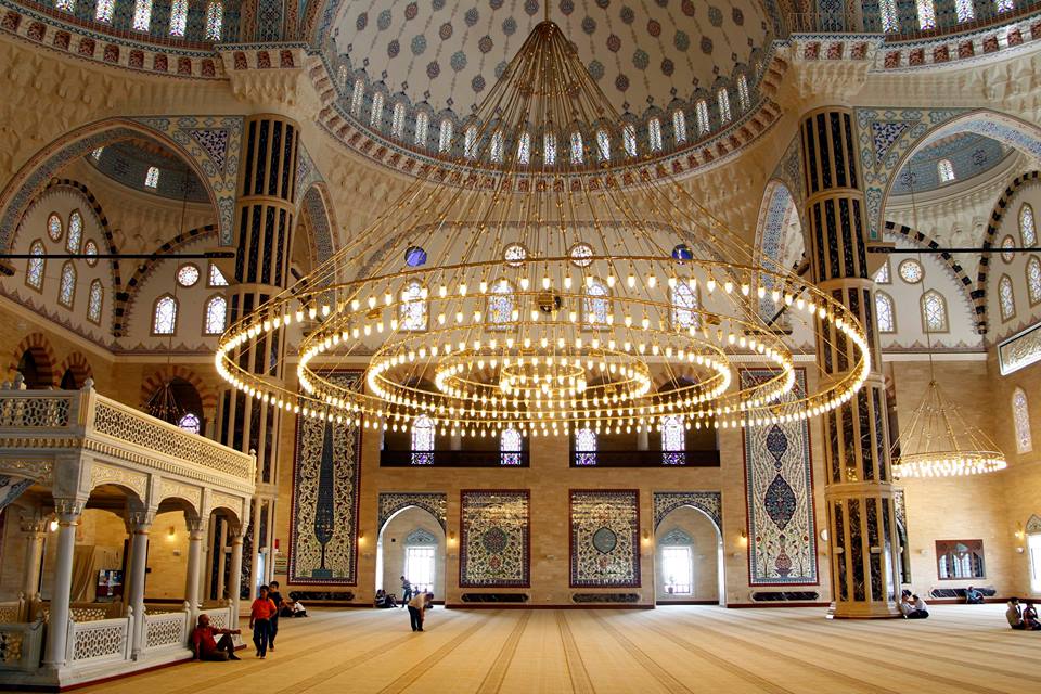 Türkiye'nin üçüncü büyük camisi - 635