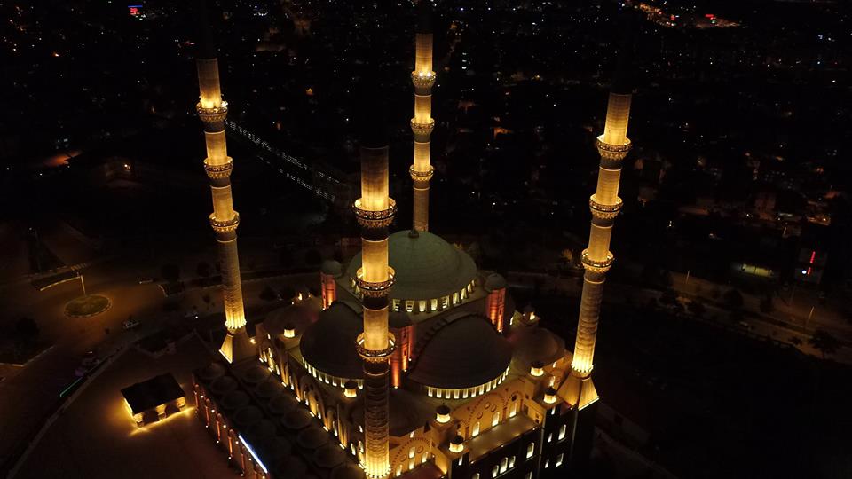 Türkiye'nin üçüncü büyük camisi - 908