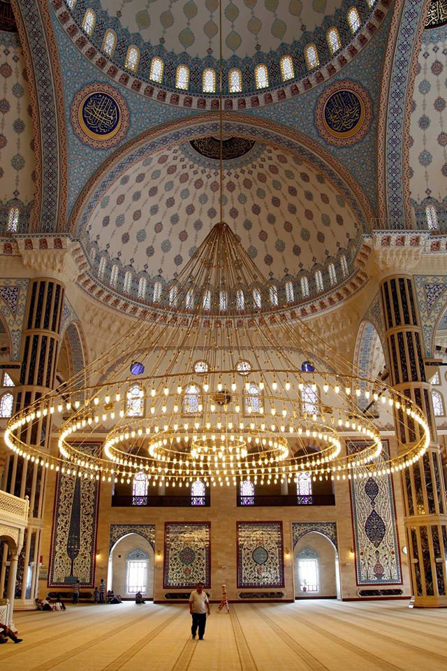 Türkiye'nin üçüncü büyük camisi - 916