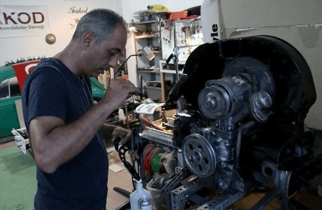 İlaç mümessili, hobisinin peşinden gitti: Klasik otomobilleri restore ediyor - 3