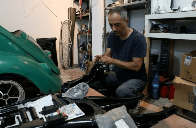 İlaç mümessili, hobisinin peşinden gitti: Klasik otomobilleri restore ediyor - 5