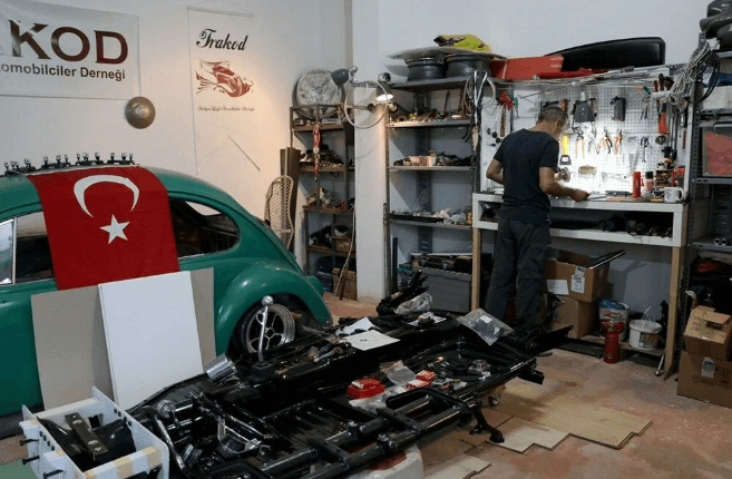 İlaç mümessili, hobisinin peşinden gitti: Klasik otomobilleri restore ediyor - 9