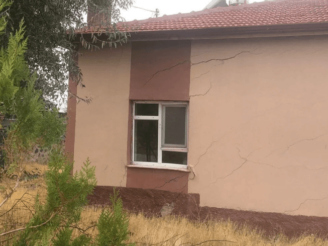 AFAD inceleme başlattı: Konya'da yağmur sonrası dev yarıklar oluştu - 11