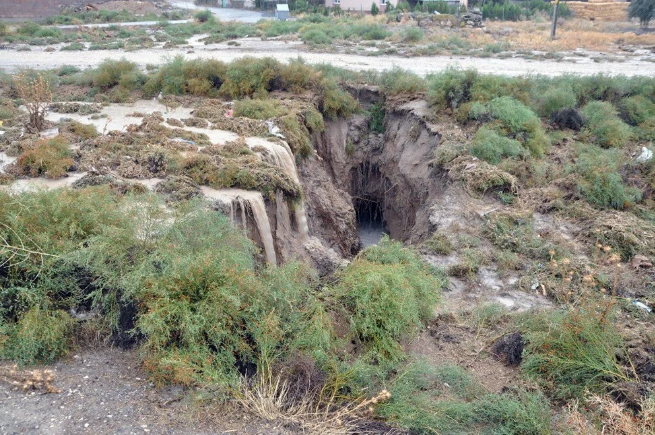 AFAD inceleme başlattı: Konya'da yağmur sonrası dev yarıklar oluştu - 2