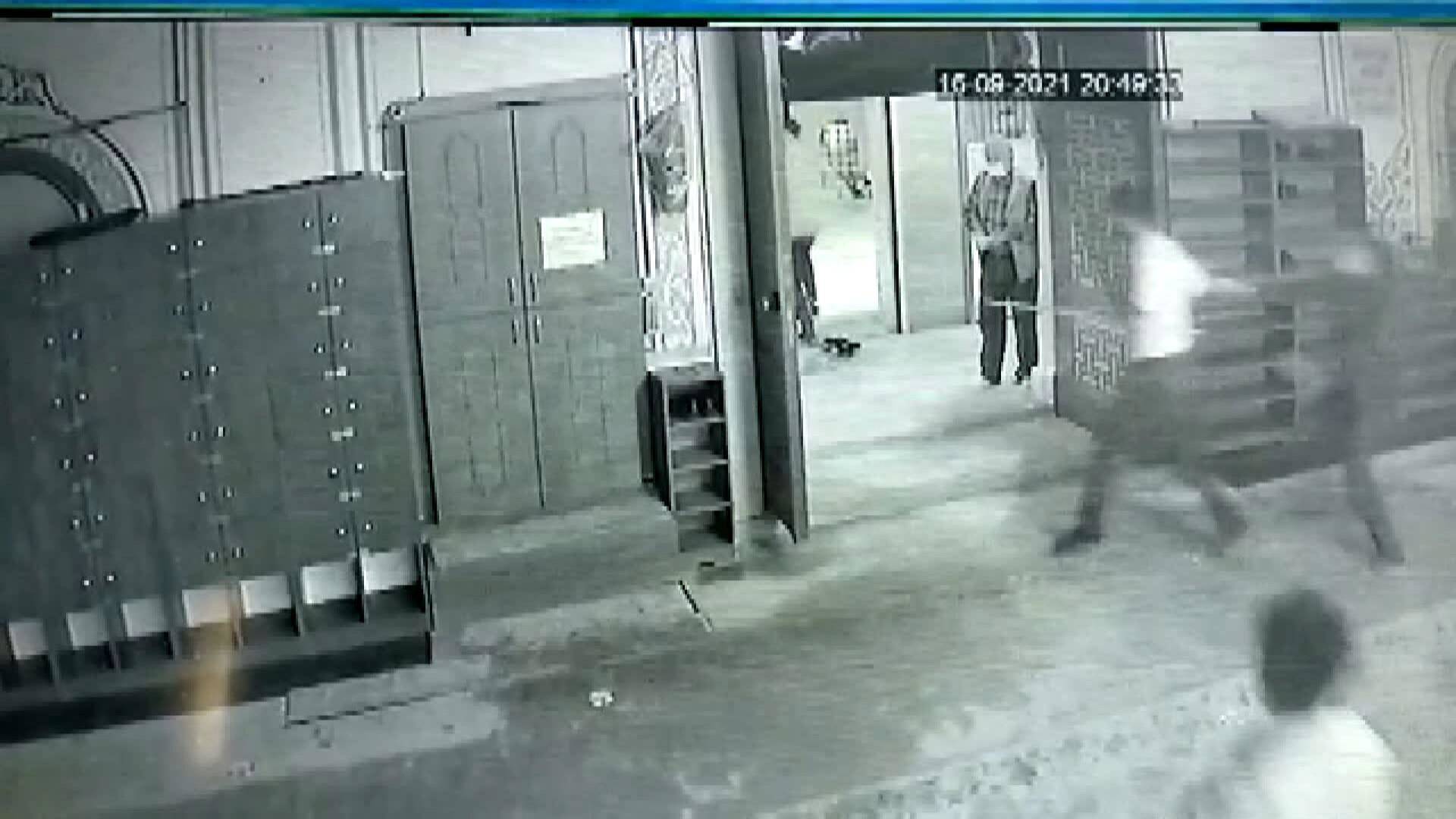 Camide imam ve cemaate sopalı saldırı - 1