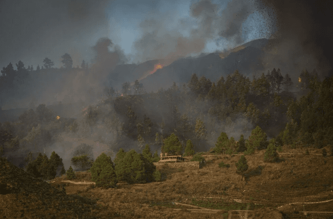 Kanarya Adaları'ndaki Cumbre Vieja yanardağı faaliyete geçti: 5 bin kişi tahliye ediliyor - 11