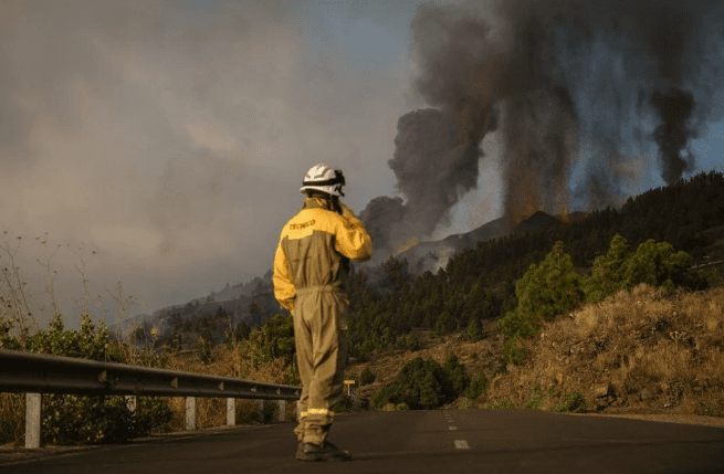 Kanarya Adaları'ndaki Cumbre Vieja yanardağı faaliyete geçti: 5 bin kişi tahliye ediliyor - 10