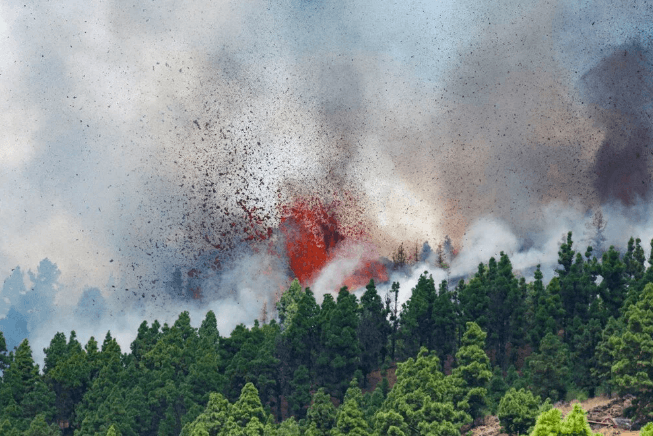 Kanarya Adaları'ndaki Cumbre Vieja yanardağı faaliyete geçti: 5 bin kişi tahliye ediliyor - 7