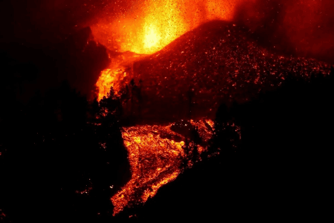 Kanarya Adaları'ndaki Cumbre Vieja yanardağı faaliyete geçti: 5 bin kişi tahliye ediliyor - 8
