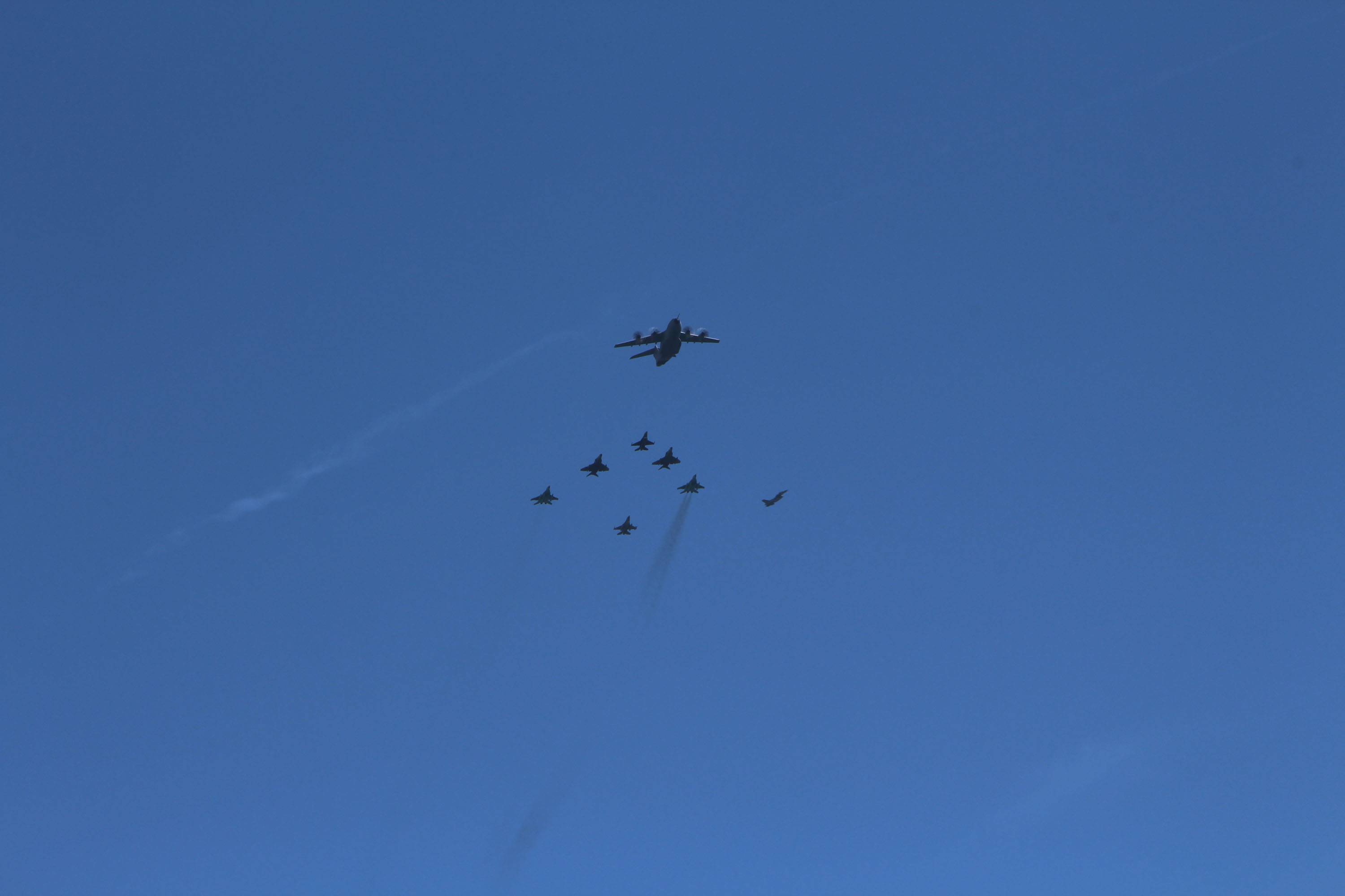 TEKNOFEST öncesi İstanbul Boğazı'nda Türk Yıldızları'ndan selamlama uçuşu - 8