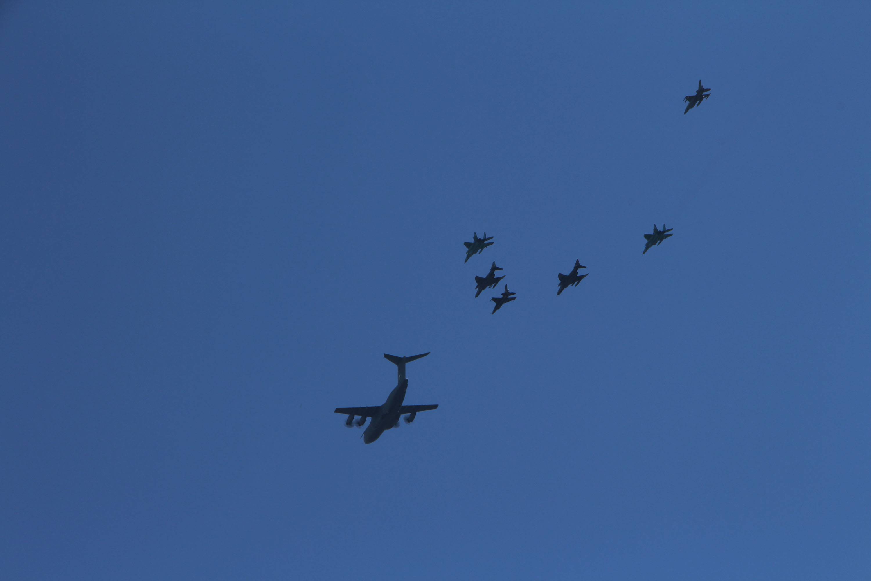 TEKNOFEST öncesi İstanbul Boğazı'nda Türk Yıldızları'ndan selamlama uçuşu - 7