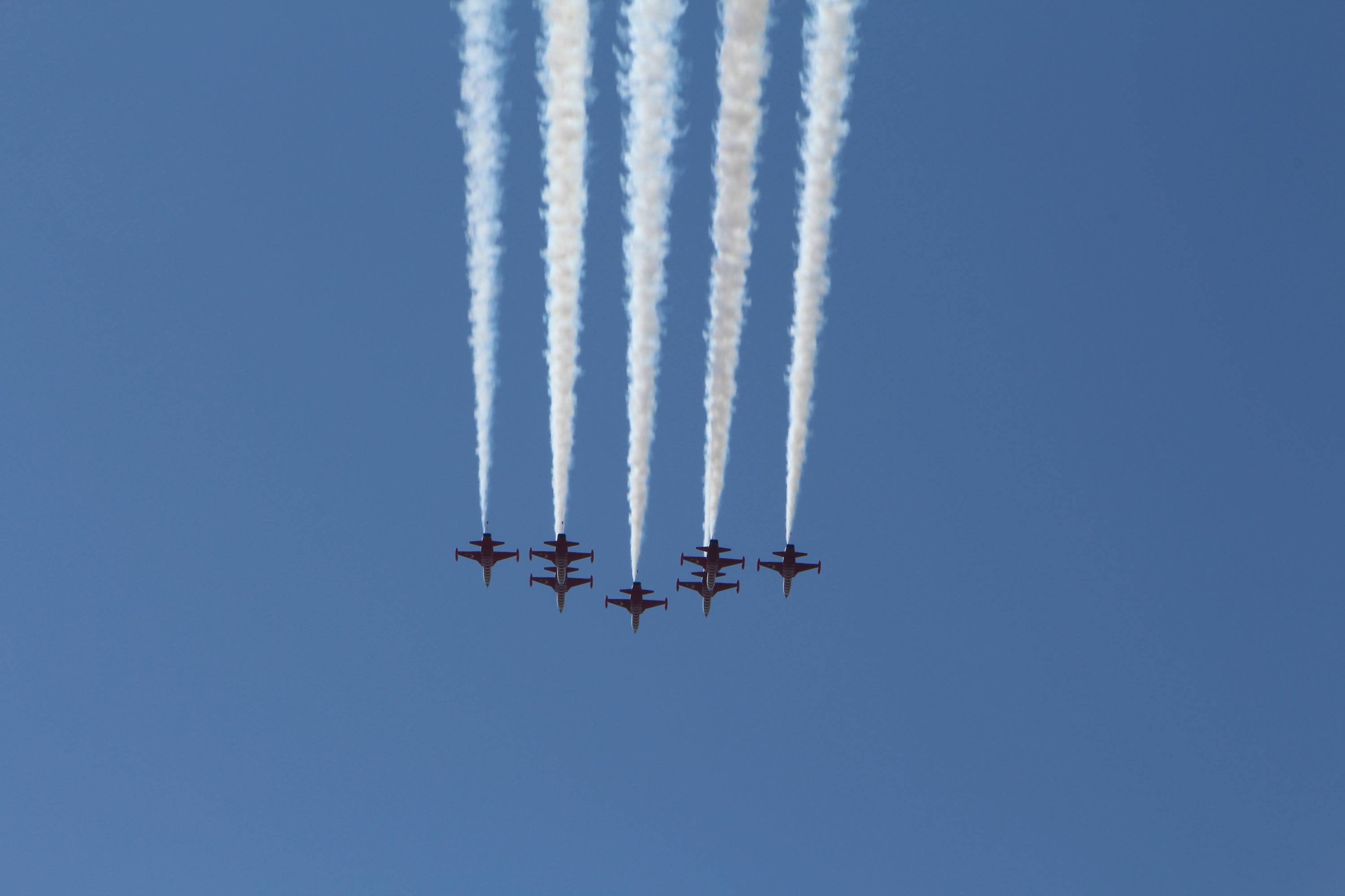 TEKNOFEST öncesi İstanbul Boğazı'nda Türk Yıldızları'ndan selamlama uçuşu - 4