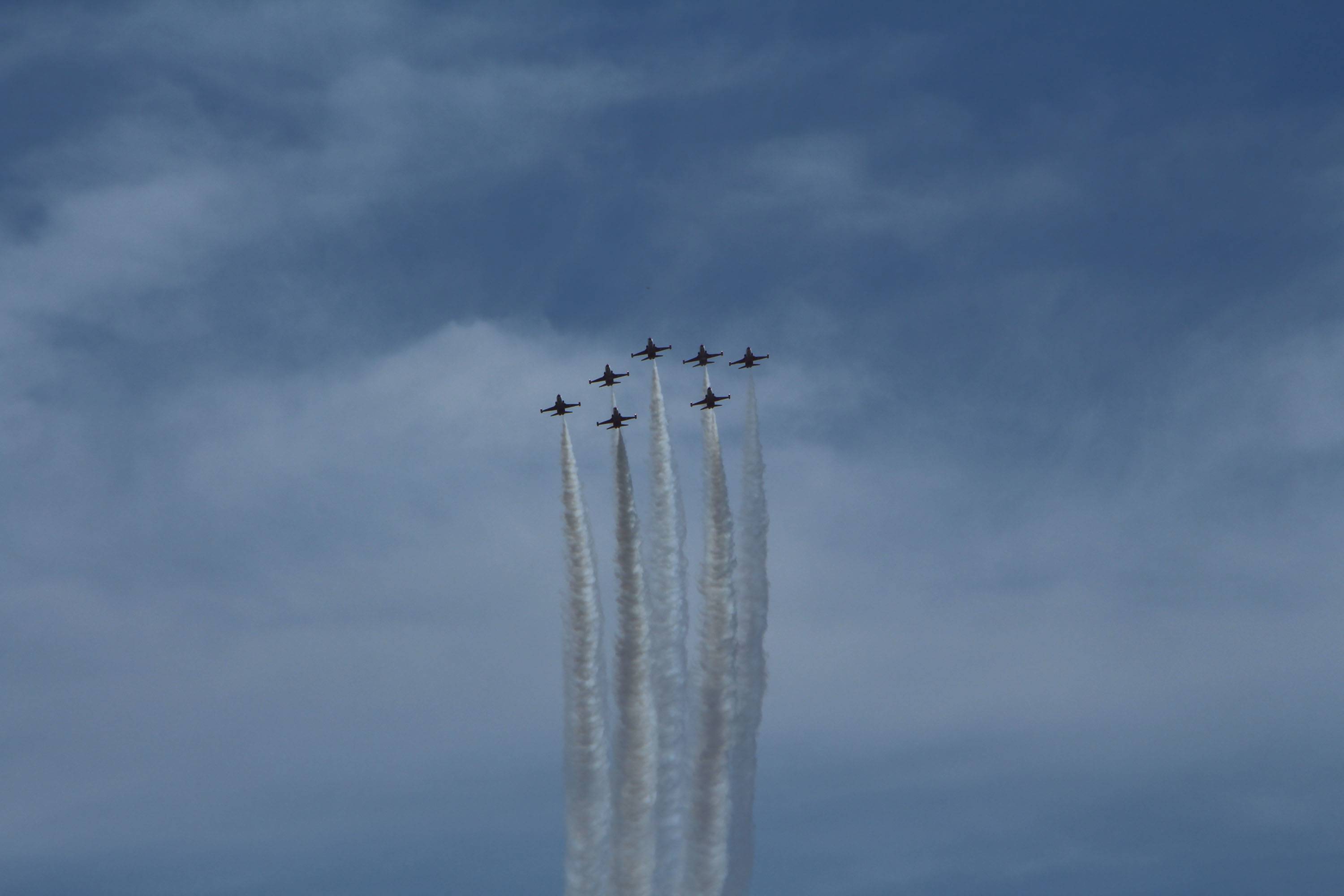 TEKNOFEST öncesi İstanbul Boğazı'nda Türk Yıldızları'ndan selamlama uçuşu - 2