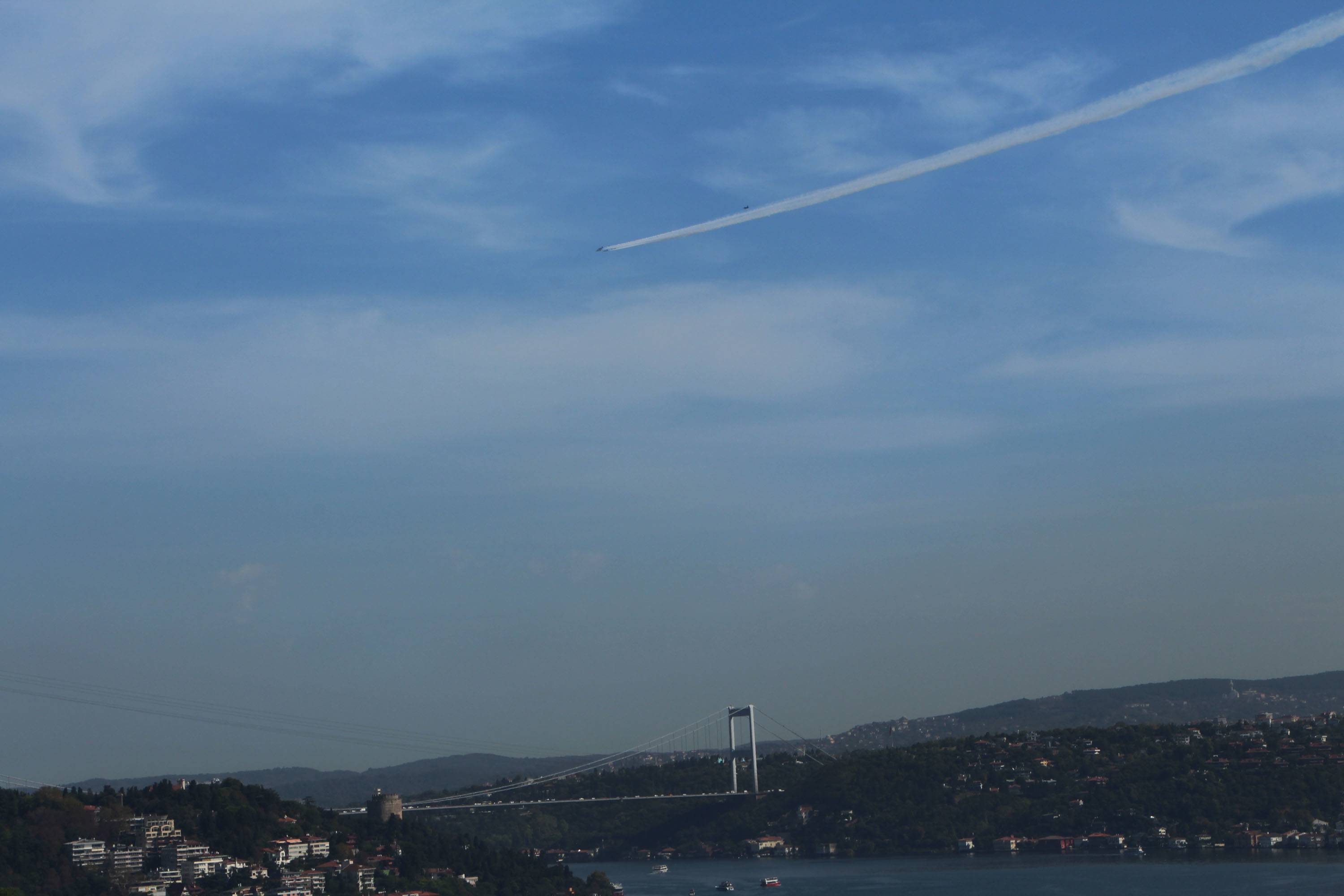 TEKNOFEST öncesi İstanbul Boğazı'nda Türk Yıldızları'ndan selamlama uçuşu - 1