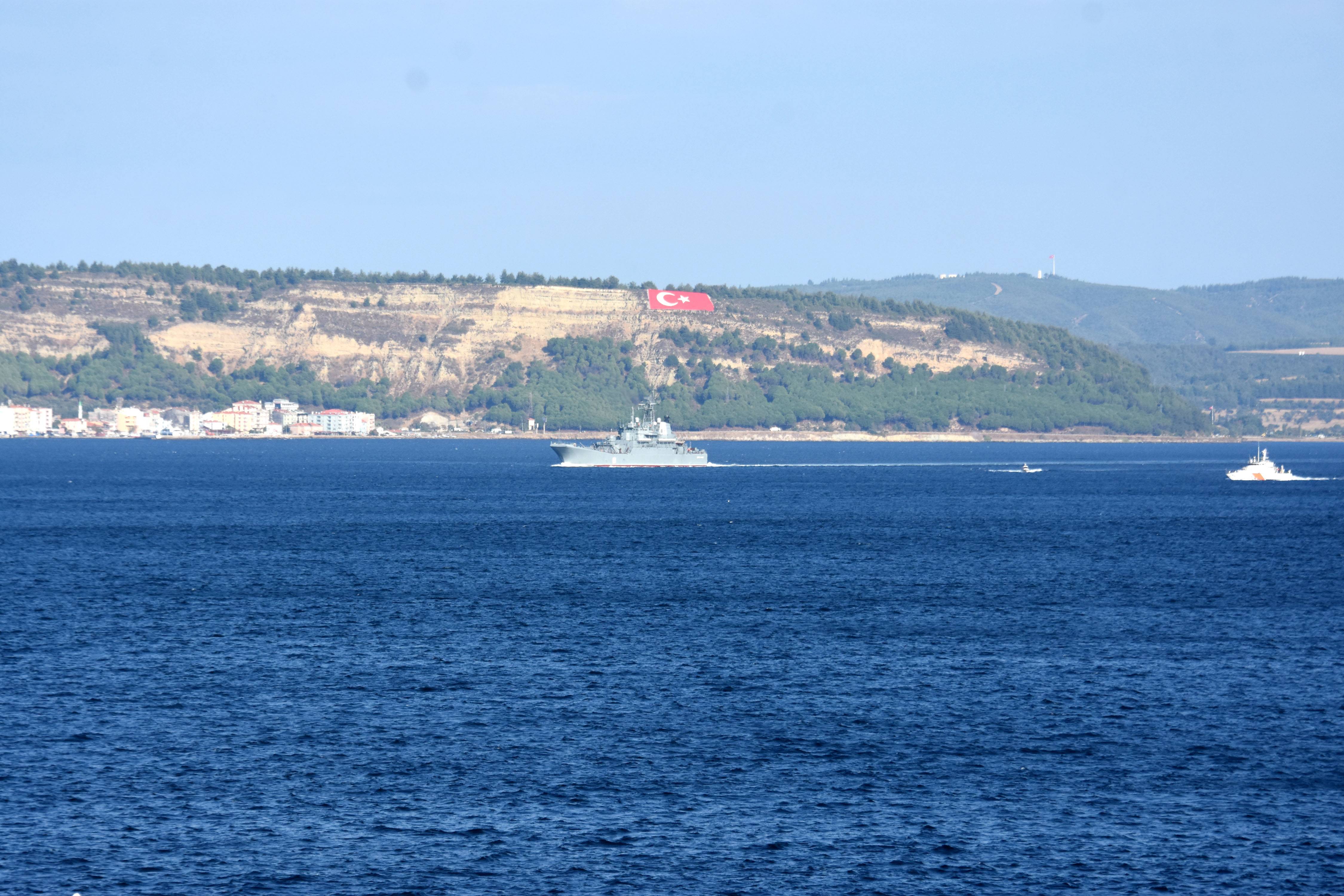 Rus savaş gemisi, Çanakkale Boğazı'ndan geçti - 5