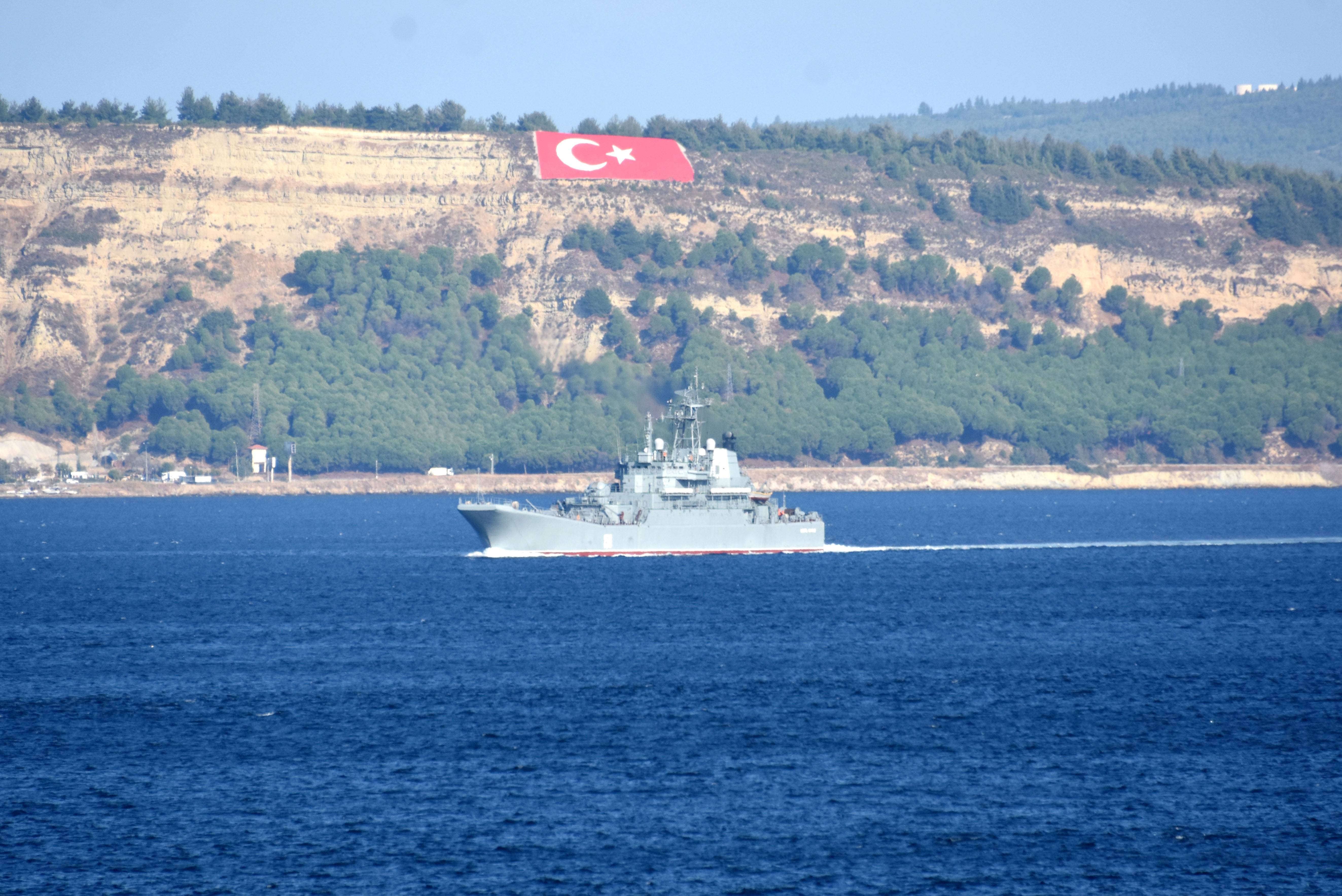 Rus savaş gemisi, Çanakkale Boğazı'ndan geçti - 2