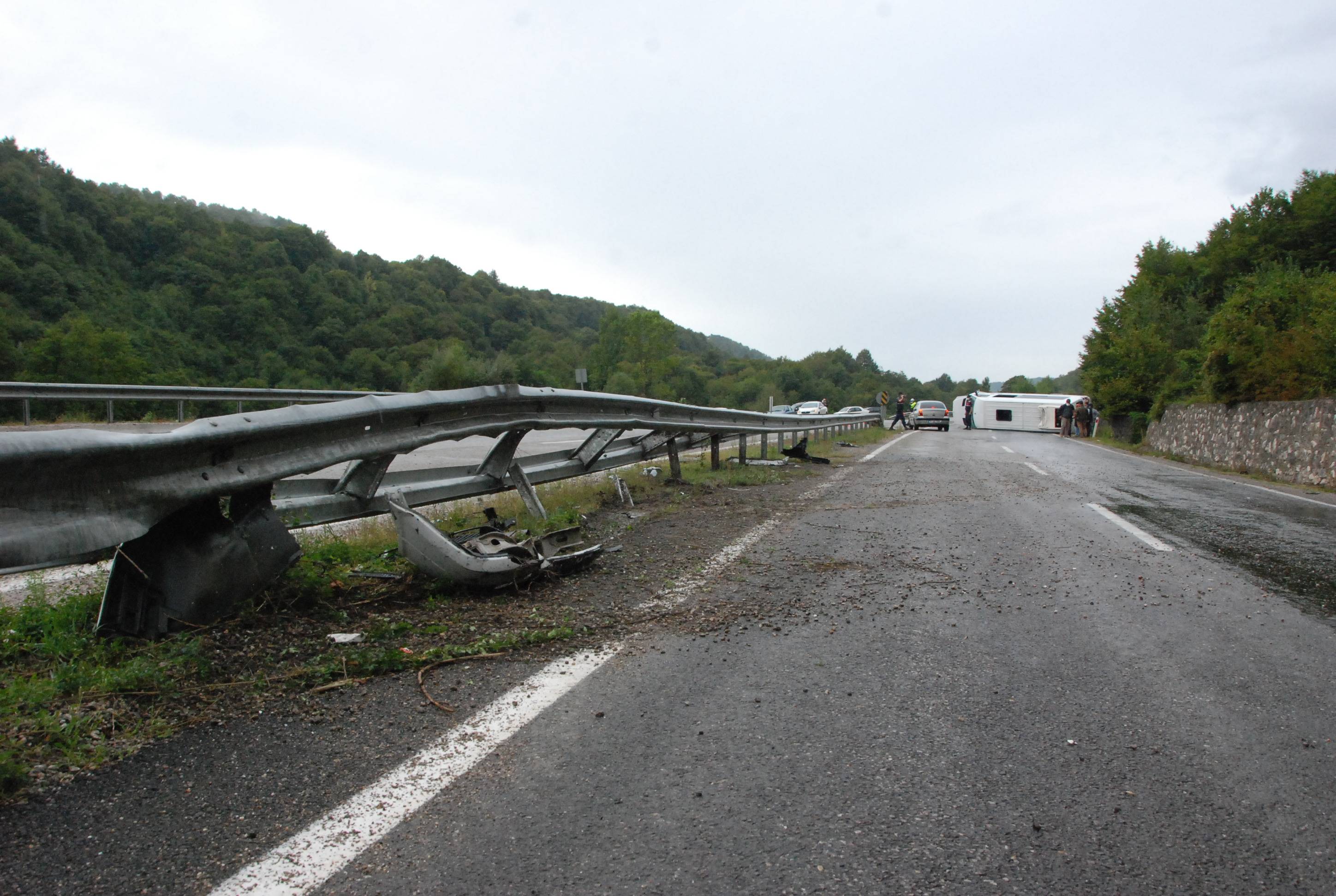 Bartın'da maden işçilerinin minibüsü devrildi: 11 yaralı - 9