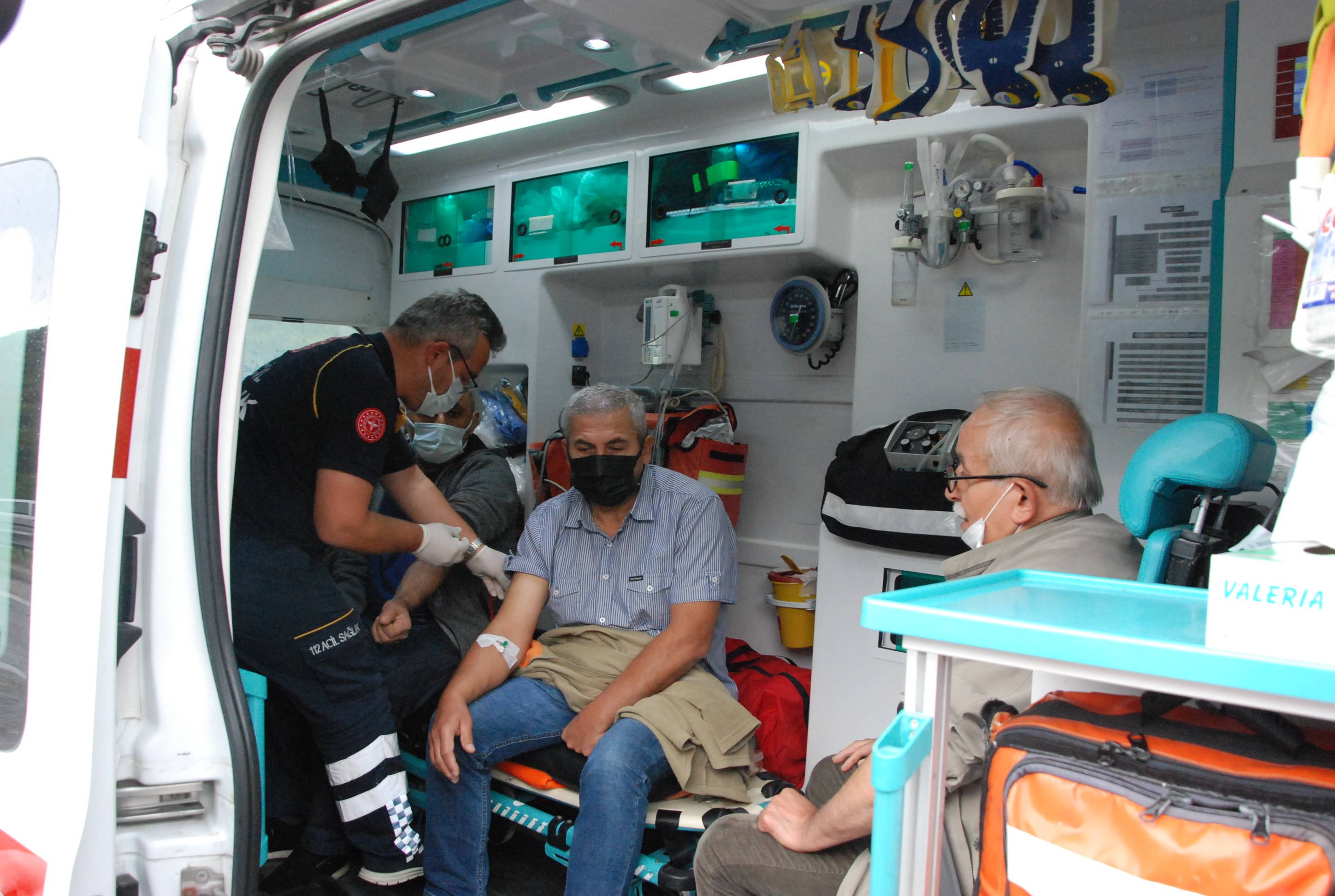 Bartın'da maden işçilerinin minibüsü devrildi: 11 yaralı - 8