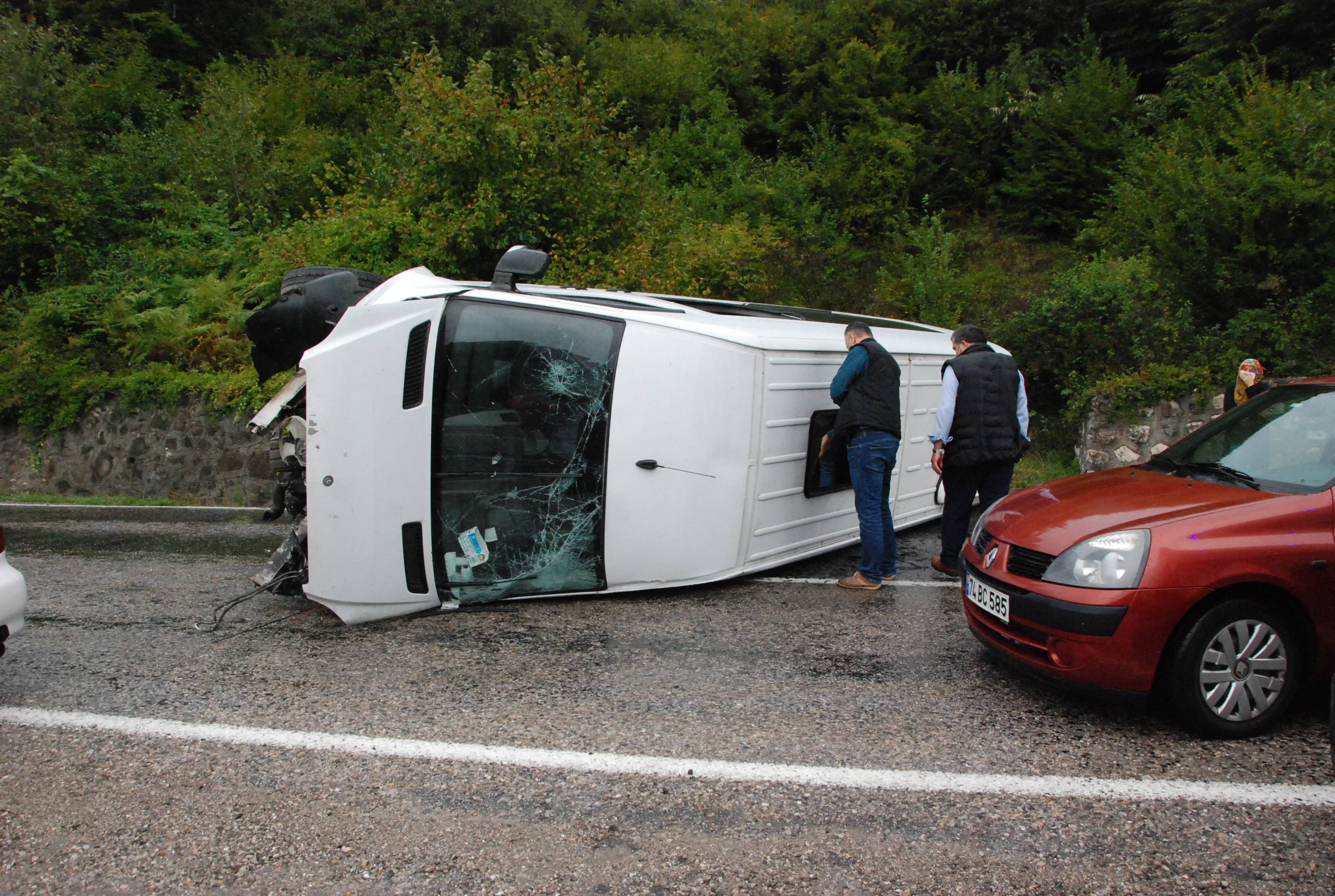 Bartın'da maden işçilerinin minibüsü devrildi: 11 yaralı - 6