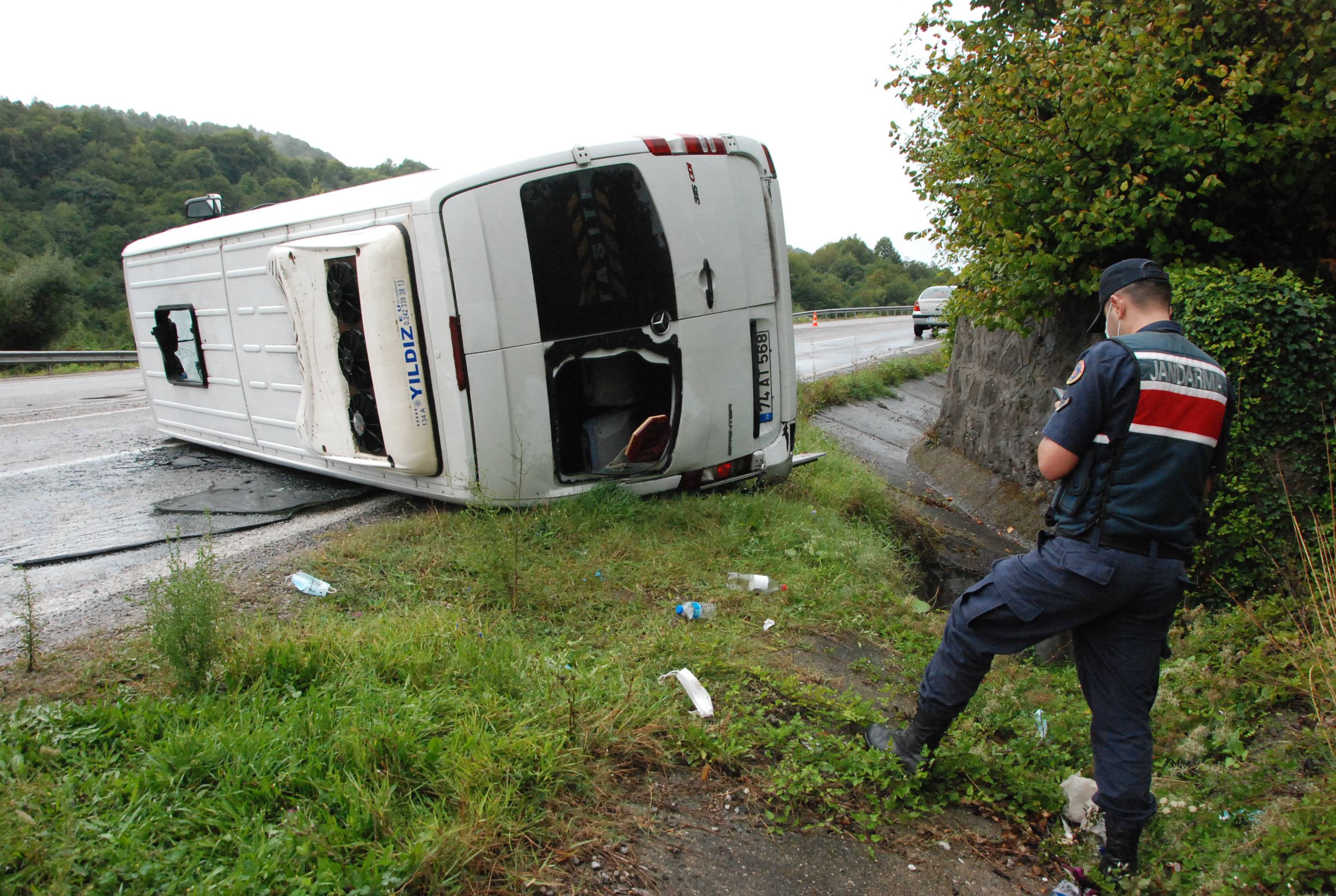 Bartın'da maden işçilerinin minibüsü devrildi: 11 yaralı - 5