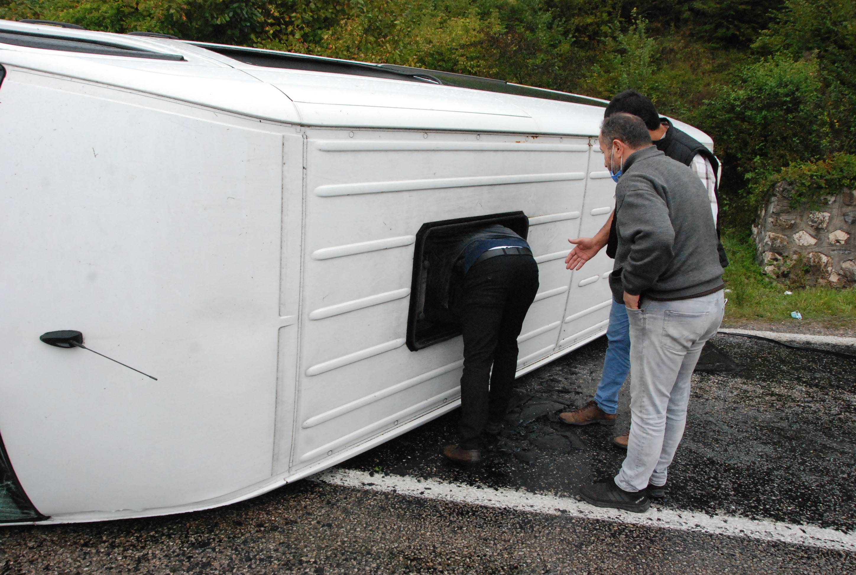 Bartın'da maden işçilerinin minibüsü devrildi: 11 yaralı - 4