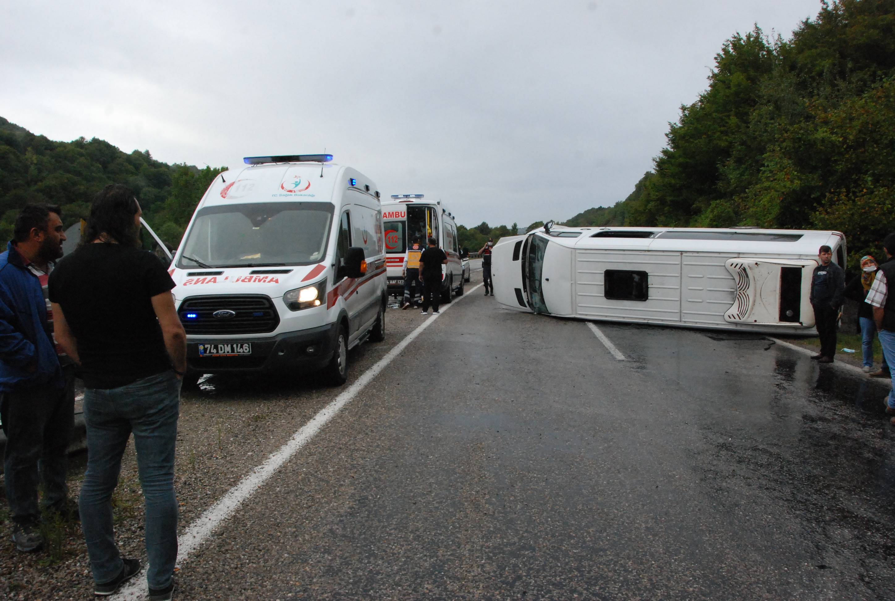 Bartın'da maden işçilerinin minibüsü devrildi: 11 yaralı - 3
