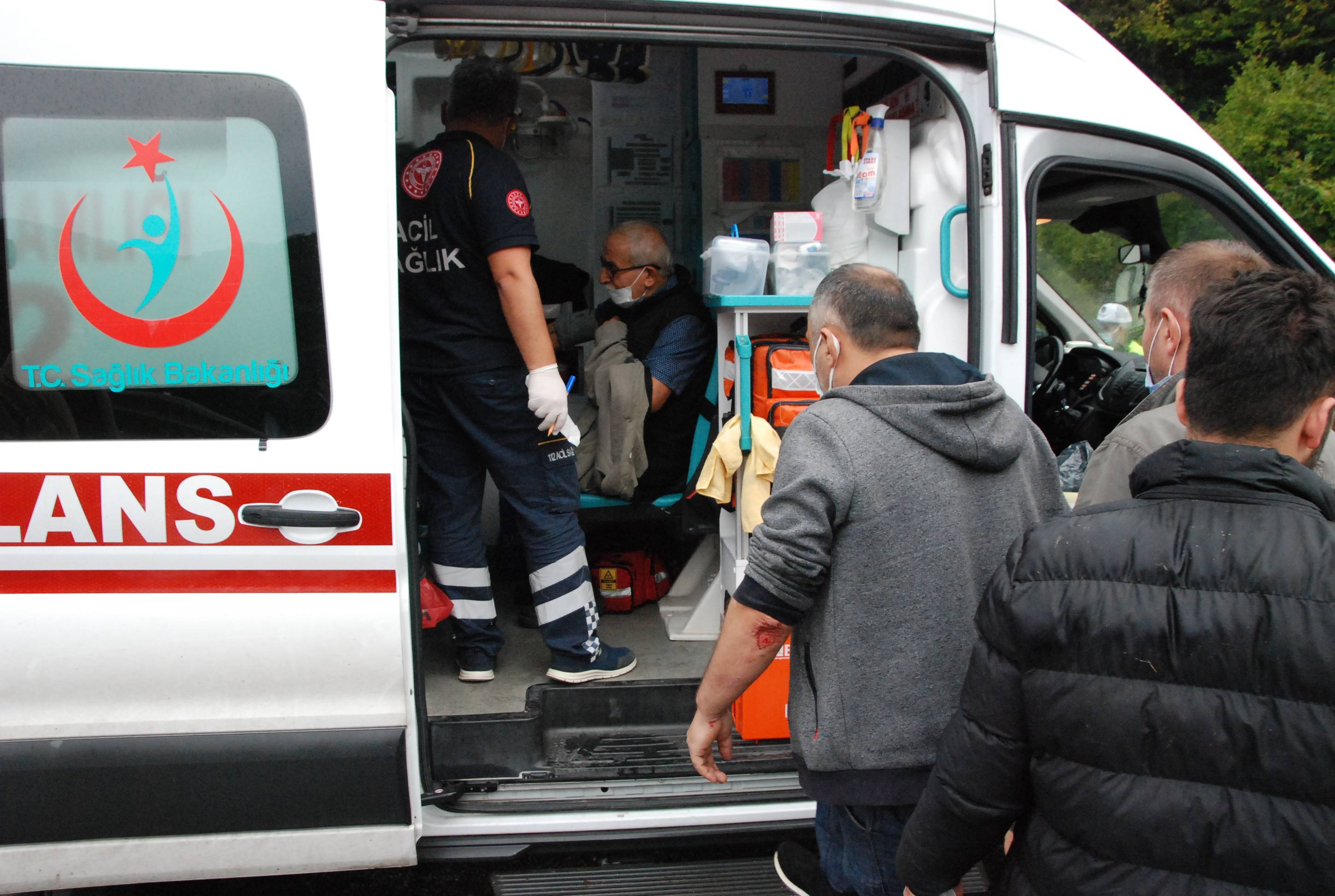 Bartın'da maden işçilerinin minibüsü devrildi: 11 yaralı - 1