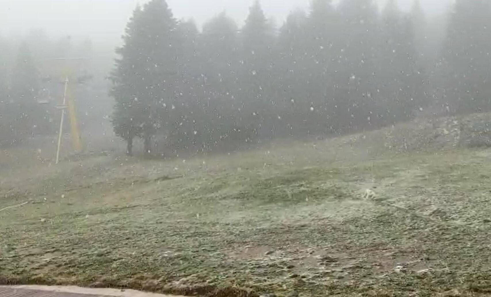 Uludağ ve Kartalkaya'ya mevsimin ilk kar yağışı düştü - 8