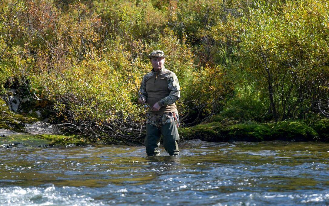 Rus lider Putin'in Sibirya tatilinden kareler: Çadırda kaldı, balık tuttu, arazi aracı kullandı - 3