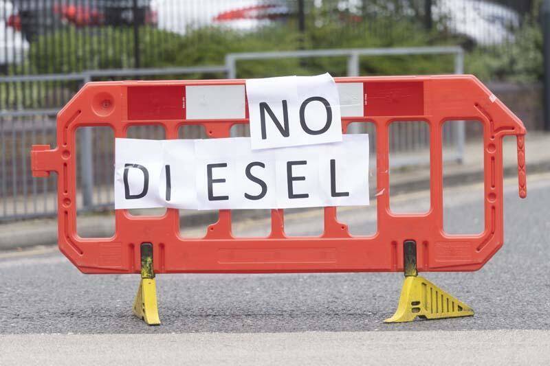 Fotoğraflar İngiltere'den! Kuyruğun sonu görünmedi - 8