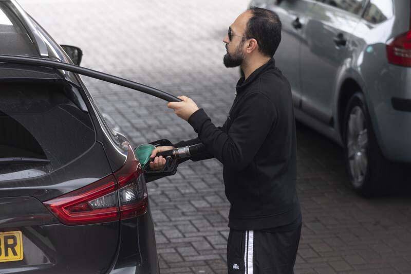 Fotoğraflar İngiltere'den! Kuyruğun sonu görünmedi - 4