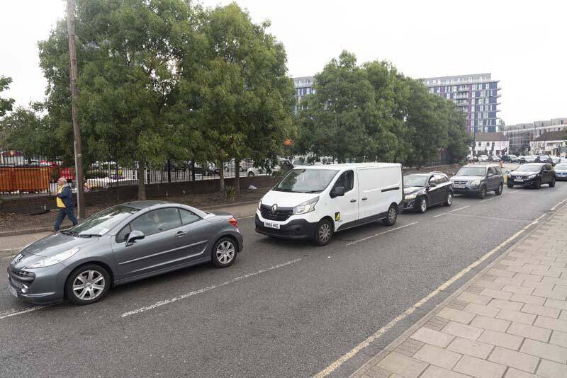 Fotoğraflar İngiltere'den! Kuyruğun sonu görünmedi - 2