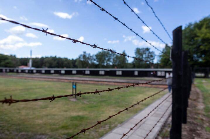 11 bin kişinin öldürülmesine yardımla suçlanıyor: Nazi kampı sekreteri 96 yaşında hakim karşısında - 4