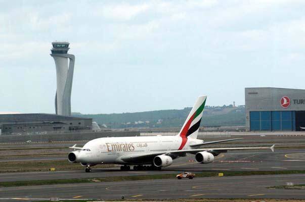 Dünyanın en büyük uçağı İstanbul'a ilk yolcularını taşıdı - 4
