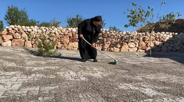 Dünyaca tanınan Süryani rahibe, 36 yıl sonra köyüne döndü - 4